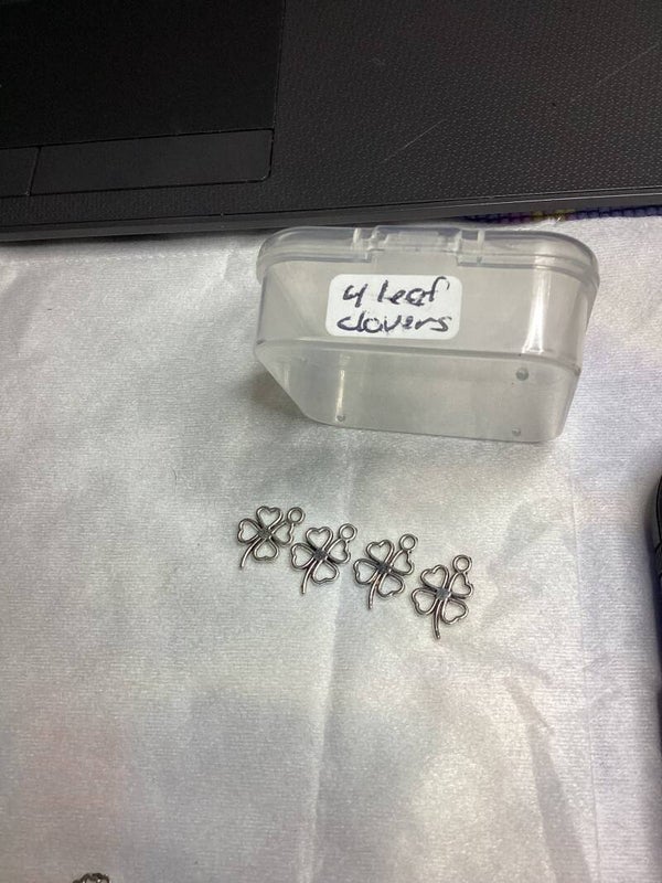 Charm Lg 4 leaf Clover