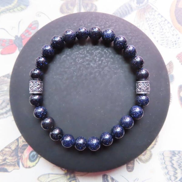 Subtiele versiering in blauwe goudsteen armband