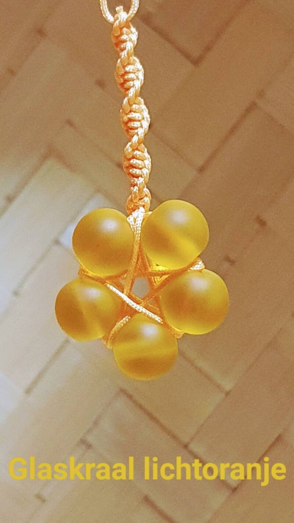 Ketting glaskraal lichtoranje, pentagram en macramé ±40cm