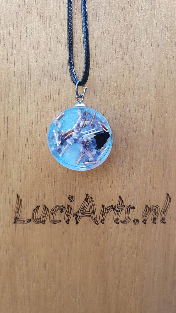 Orgonite ketting + hanger