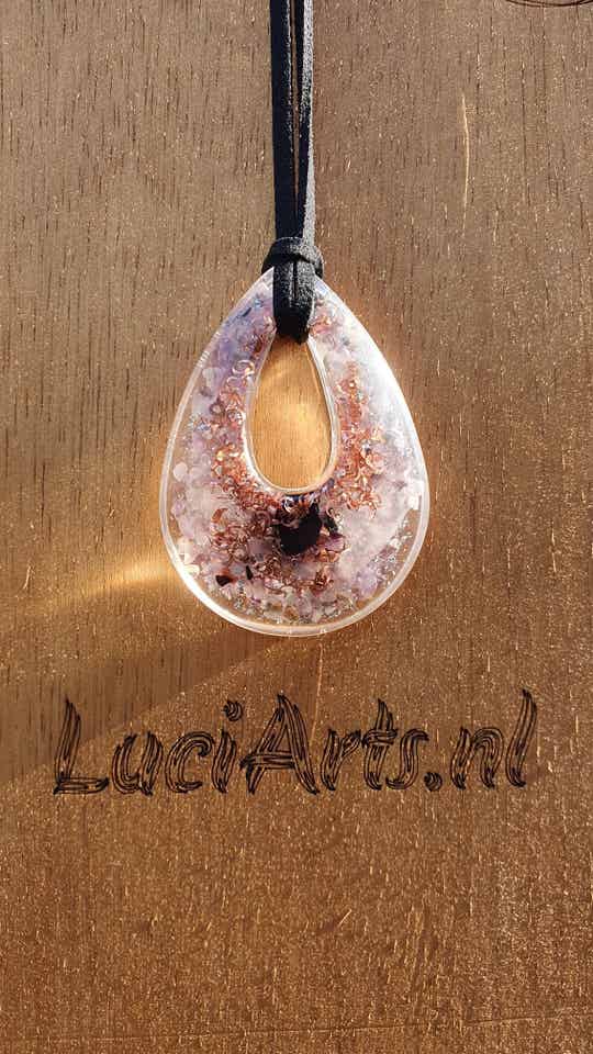 Orgonite ketting + hanger