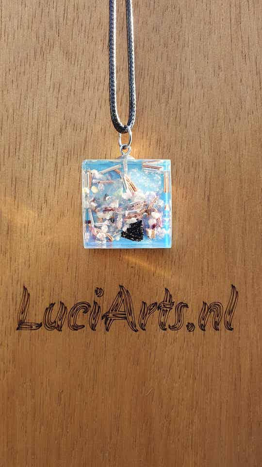 Orgonite ketting + hanger