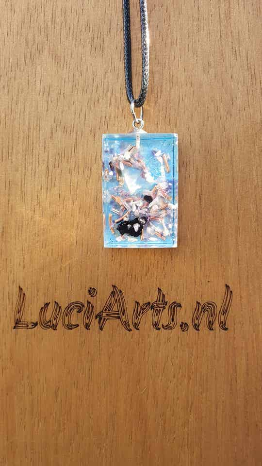 Orgonite ketting + hanger