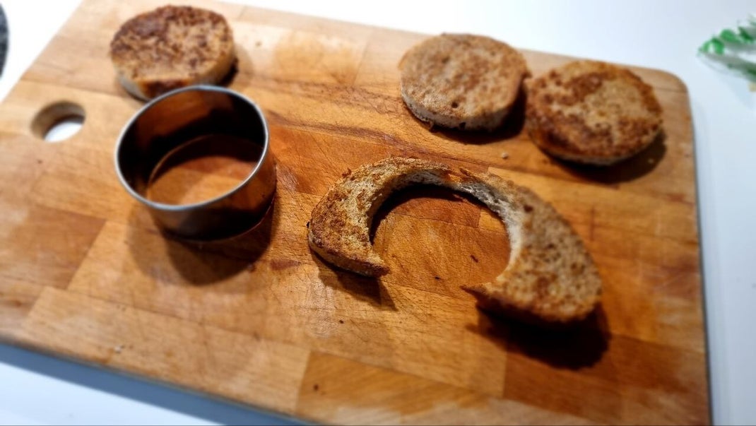 Pohane šnite z vanilijevo kremo in karameliziranimi jabolki - recept Kulinastično
