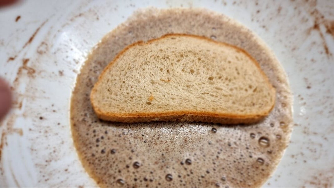 Pohane šnite z vanilijevo kremo in karameliziranimi jabolki - recept Kulinastično