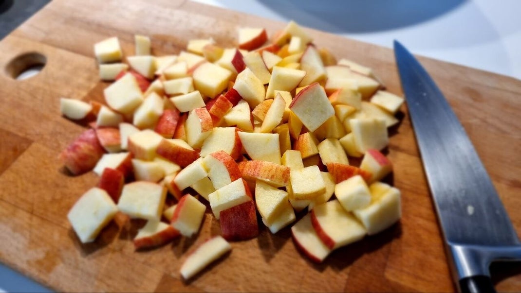 Pohane šnite z vanilijevo kremo in karameliziranimi jabolki - recept Kulinastično