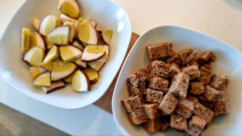 Mehko kuhana jajca z jurčki in krutoni - recept Kulinastično