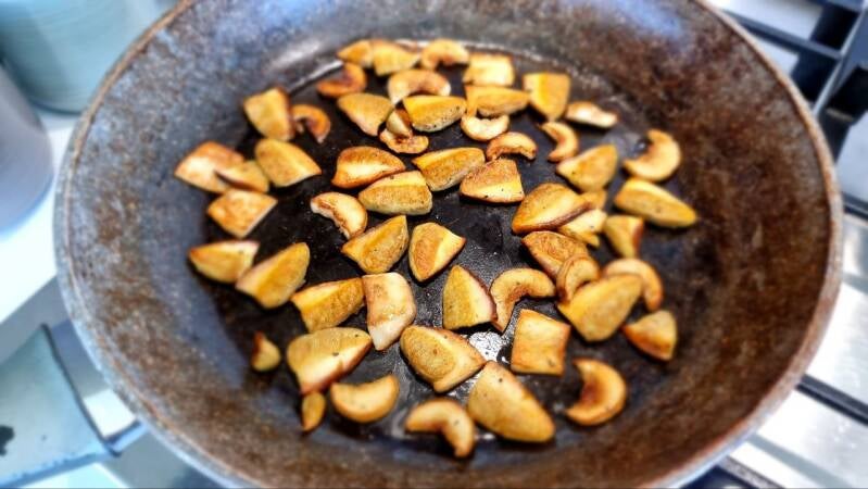 Mehko kuhana jajca z jurčki in krutoni - recept Kulinastično