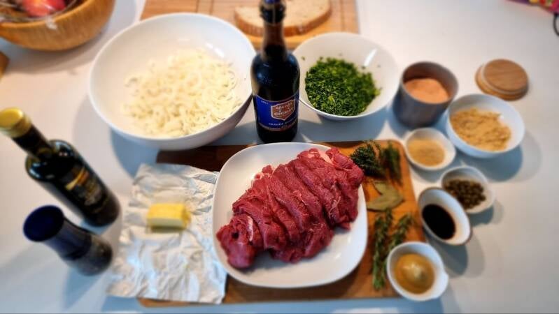 Počasi pečena vratovina s temnim pivom - recept Kulinastično