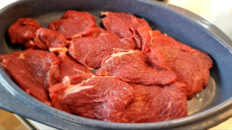 Počasi pečena vratovina s temnim pivom - recept Kulinastično