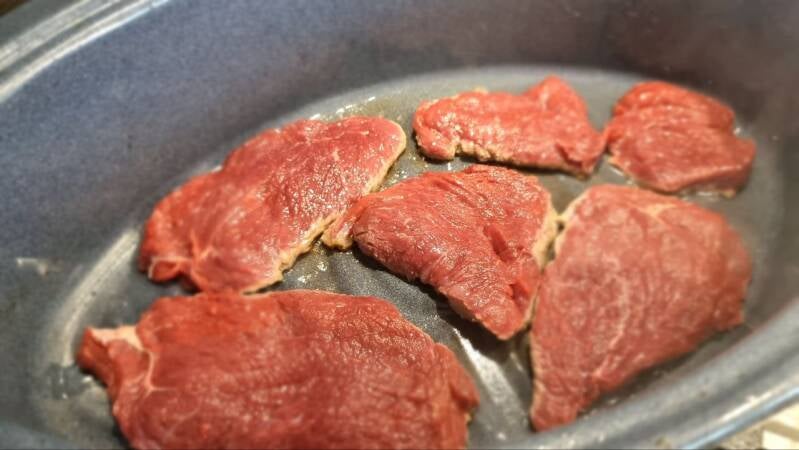 Počasi pečena vratovina s temnim pivom - recept Kulinastično