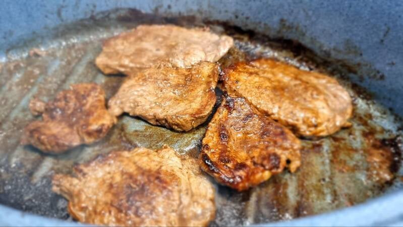 Počasi pečena vratovina s temnim pivom - recept Kulinastično