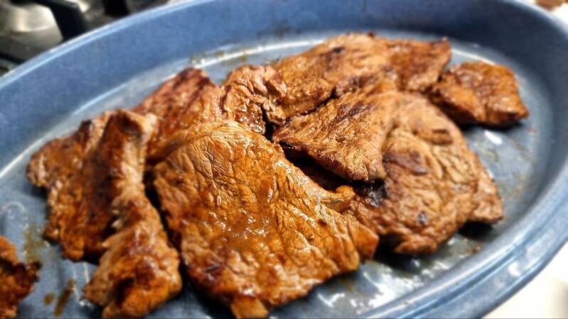 Počasi pečena vratovina s temnim pivom - recept Kulinastično