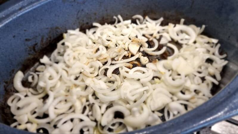 Počasi pečena vratovina s temnim pivom - recept Kulinastično