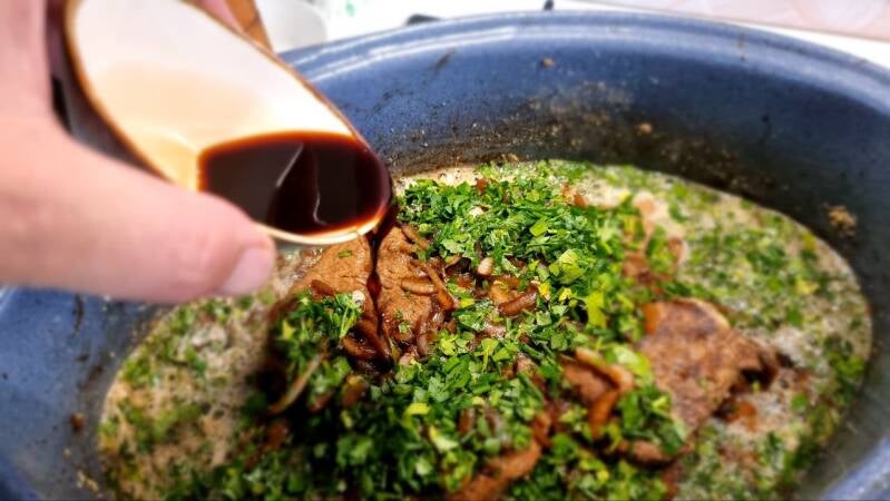 Počasi pečena vratovina s temnim pivom - recept Kulinastično