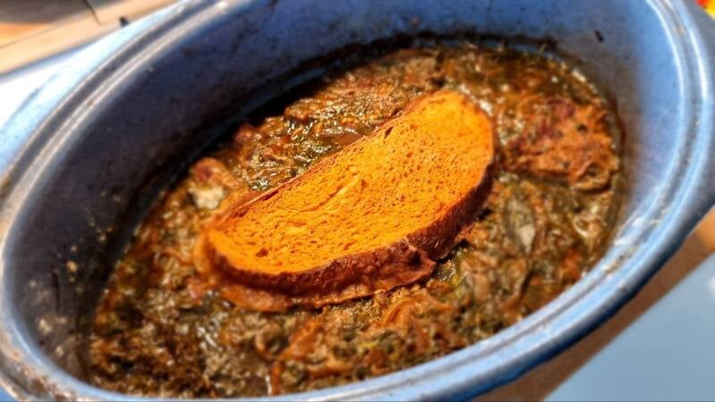 Počasi pečena vratovina s temnim pivom - recept Kulinastično