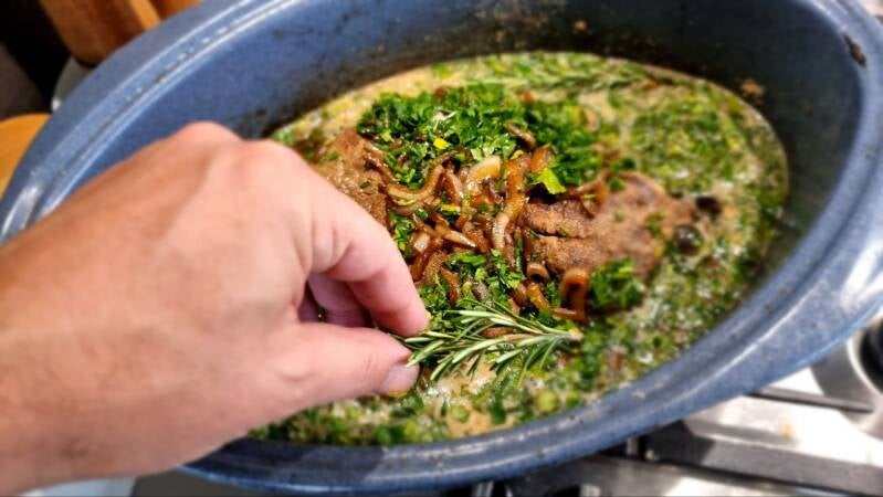 Počasi pečena vratovina s temnim pivom - recept Kulinastično