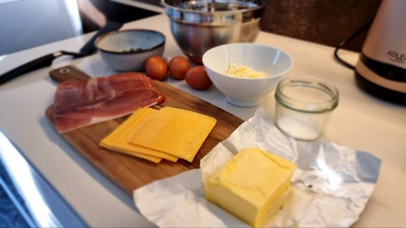 Sufle omleta s pršutom in sirom - recept Kulinastično