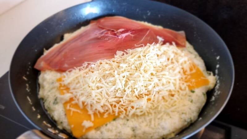 Sufle omleta s pršutom in sirom - recept Kulinastično