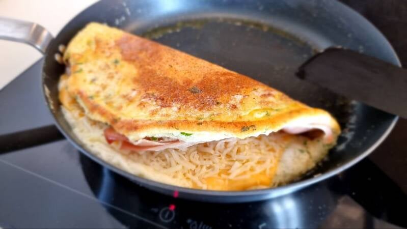 Sufle omleta s pršutom in sirom - recept Kulinastično