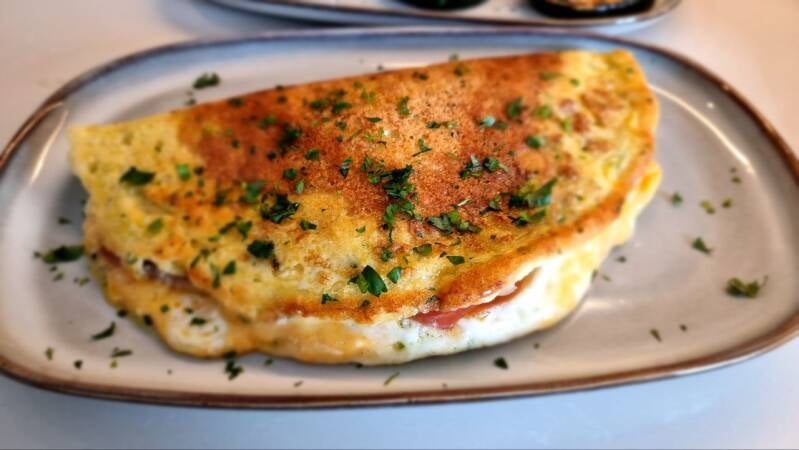 Sufle omleta s pršutom in sirom - recept Kulinastično