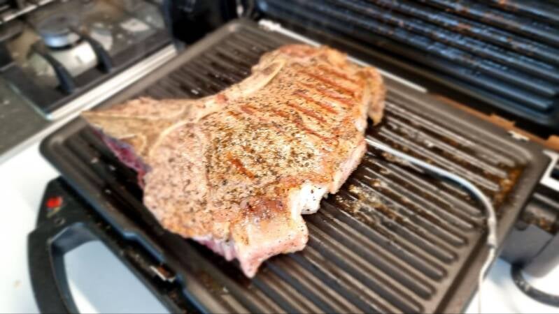 Zrezek mlade govedine s pečenim krompirjem - recept Kulinastično