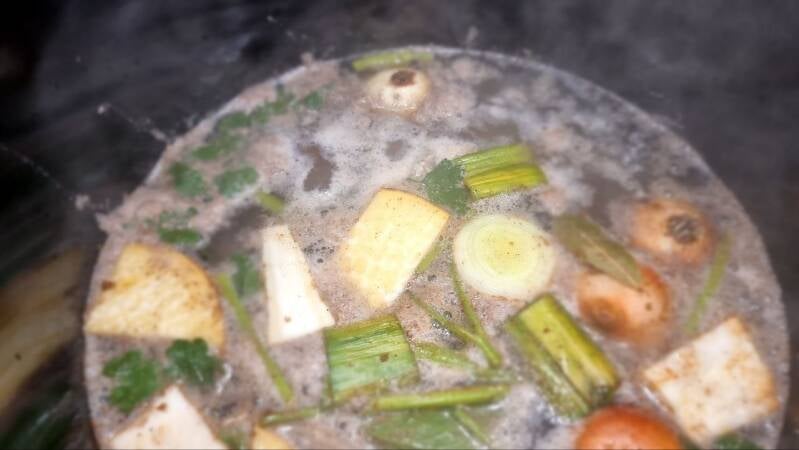 Goveja juha z rezanci - recept Kulinastično