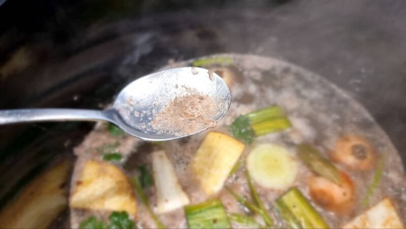 Goveja juha z rezanci - recept Kulinastično