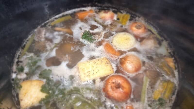 Goveja juha z rezanci - recept Kulinastično