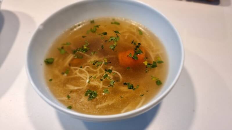 Goveja juha z rezanci - recept Kulinastično