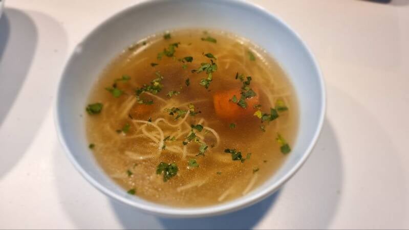 Goveja juha z rezanci - recept Kulinastično