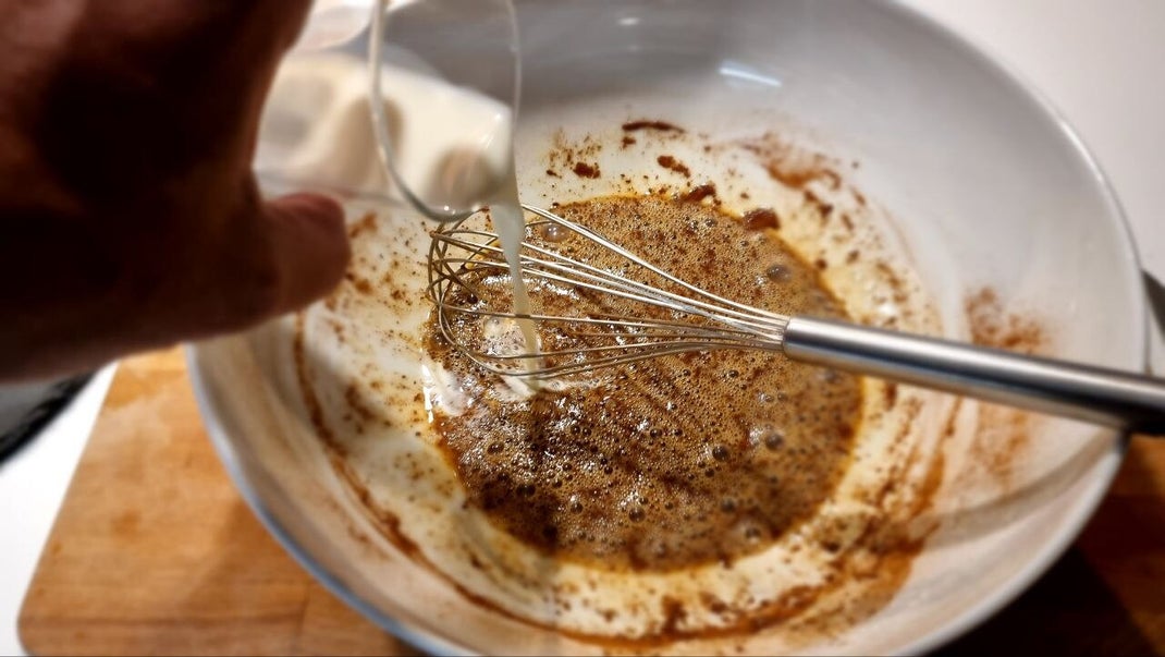 Pohane šnite z vanilijevo kremo in karameliziranimi jabolki - recept Kulinastično