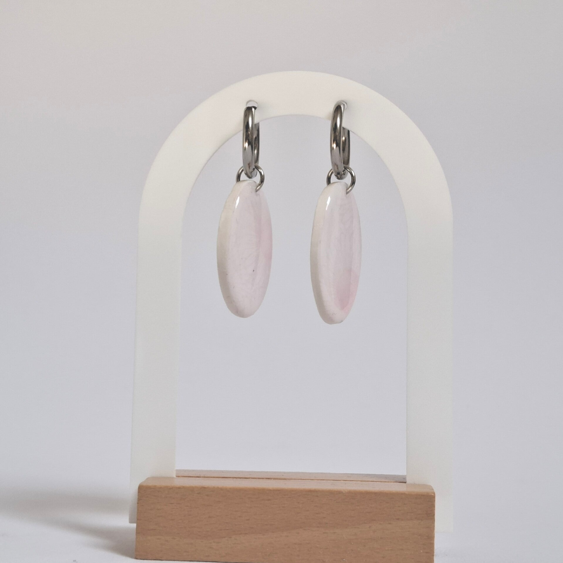 Hanger - Wit met zachtroze bloemen