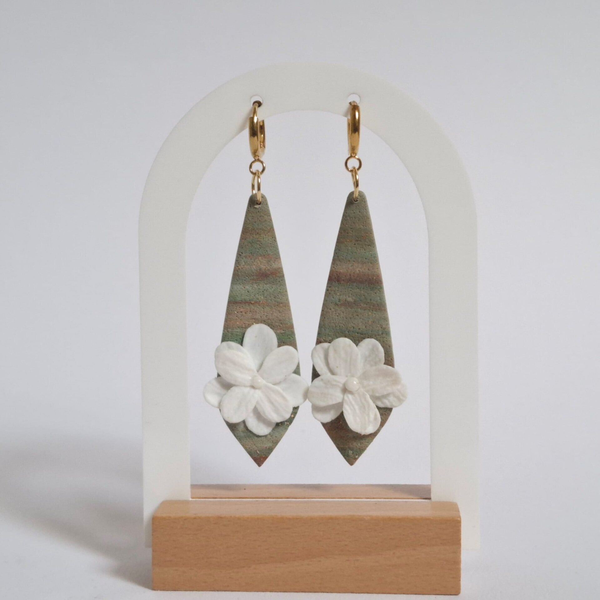 Hanger - Groen/Rood/Beige met witte bloem