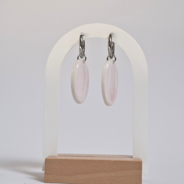 Hanger - Wit met zachtroze bloemen
