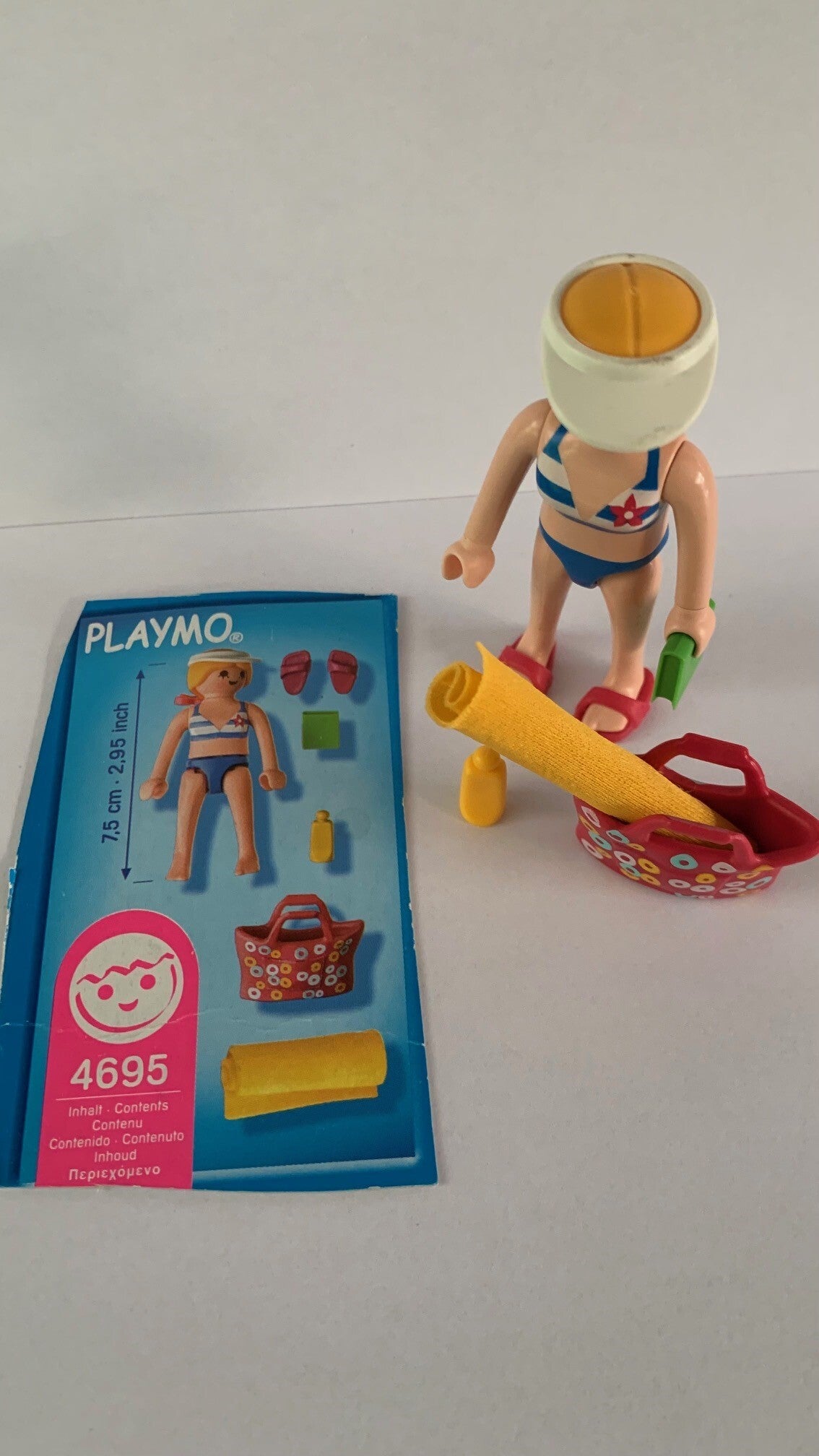 4695 toeriste op het strand