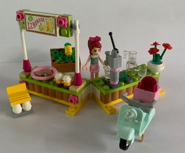 41027 Mia's limonadekraam