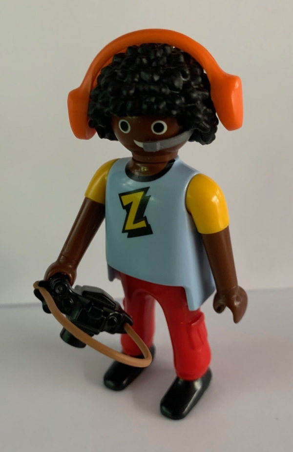 man met hoofdtelefoon en fototoestel