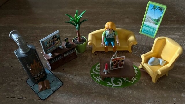 5308 woonkamer met houtkachel