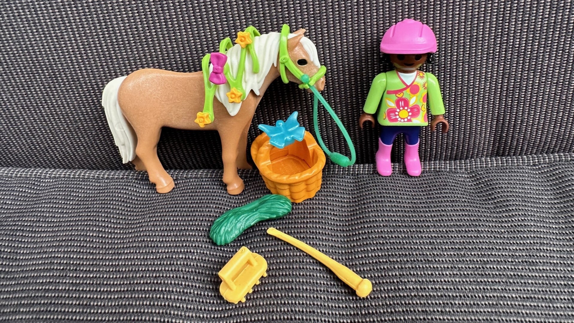 70060 meisje met pony