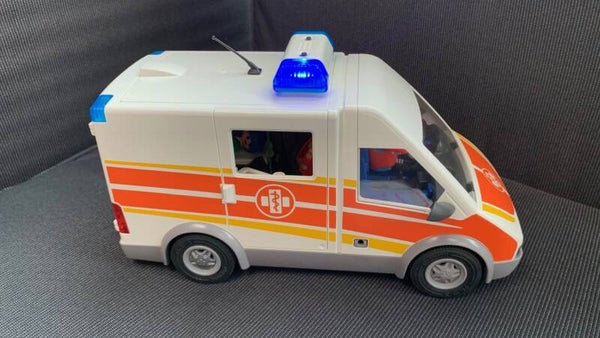 6685 ambulance met sirenes