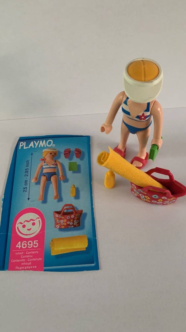 4695 toeriste op het strand