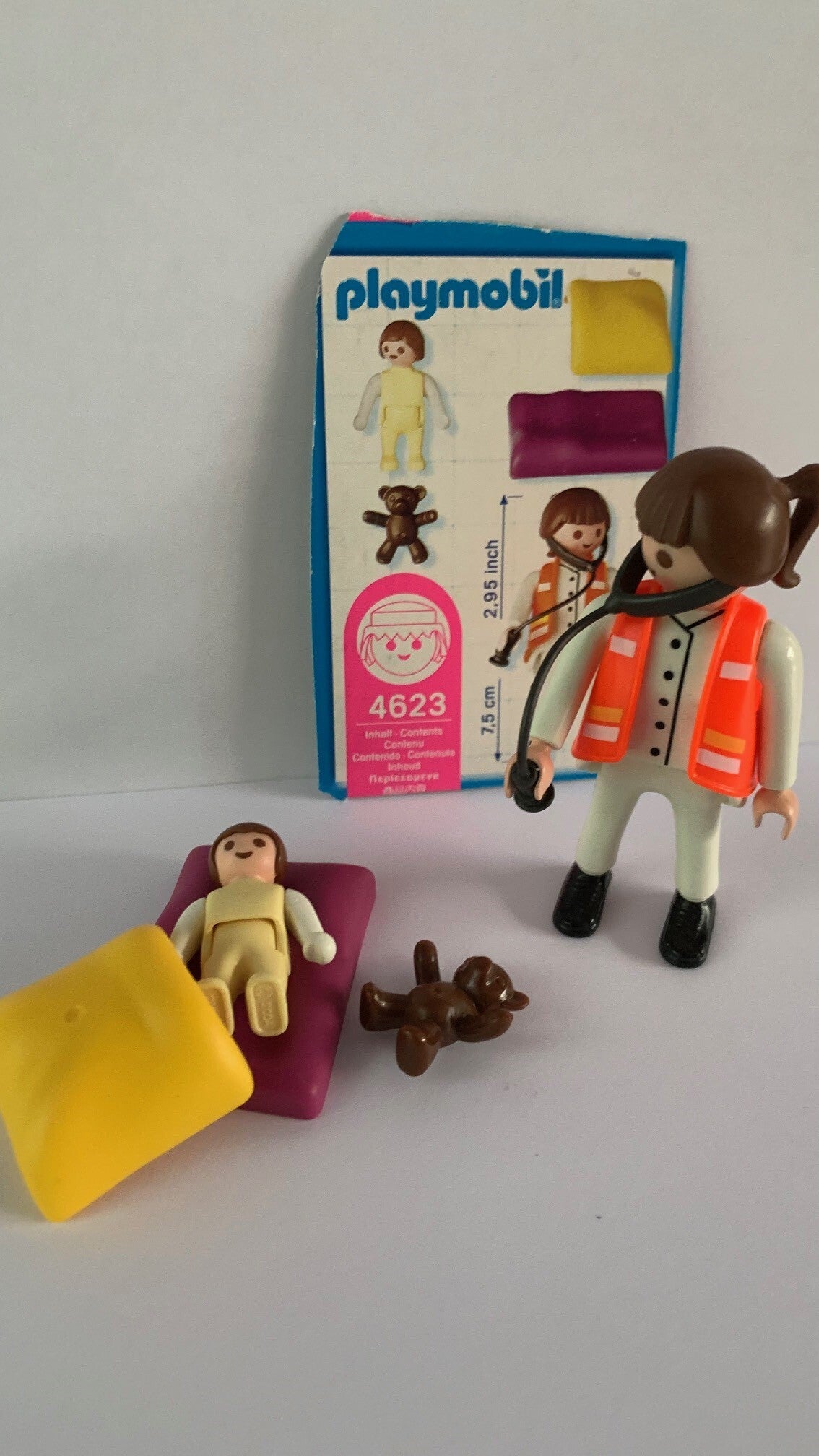 4623 kinderarts met baby