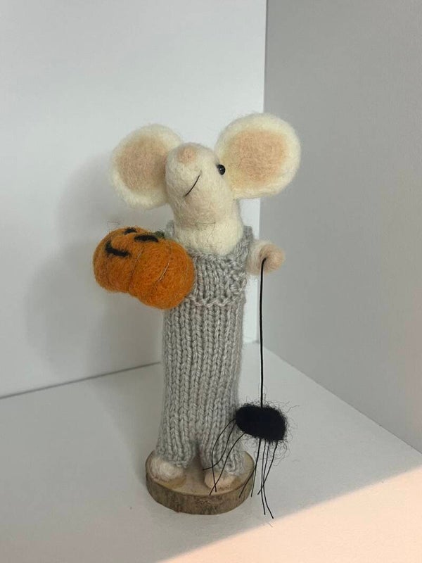 Needle Felt Pumpkin Mouse
