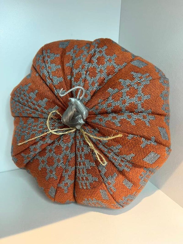 Welsh Fabric Pumpkin 8x4”