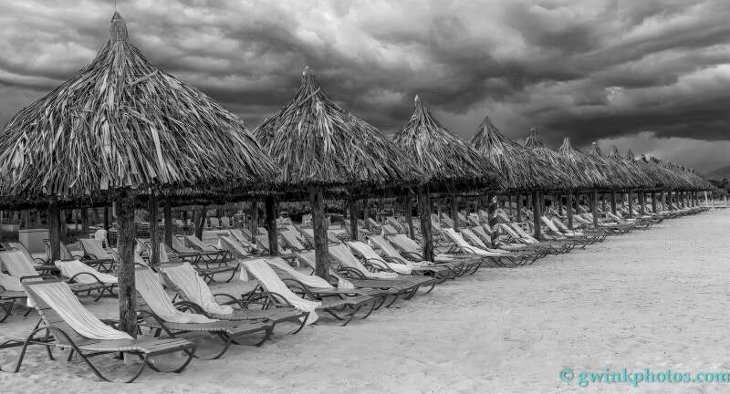 img_0126-beach-time-is-over-b-w-standard.jpg
