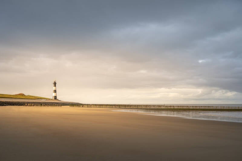 Fine art landschap van de vuurtoren van Breskens tijdens de zonsopkomst