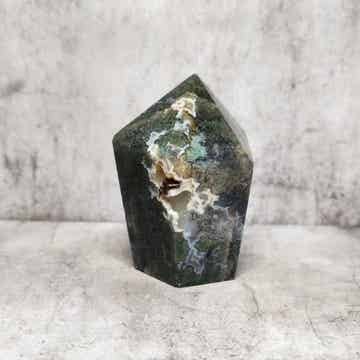 Mosachtige Chalcedoon punt 108g