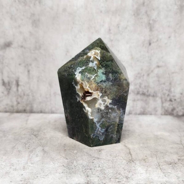 Mosachtige Chalcedoon punt 108g