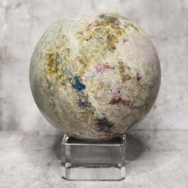 Fuchsiet met Robijn bol 194g